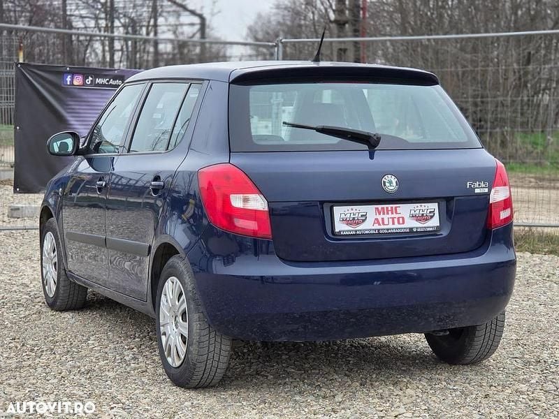 Second-hand Skoda Fabia Elegance 75 CP (55 kW) 2011 Culoarealbastru Hatchback