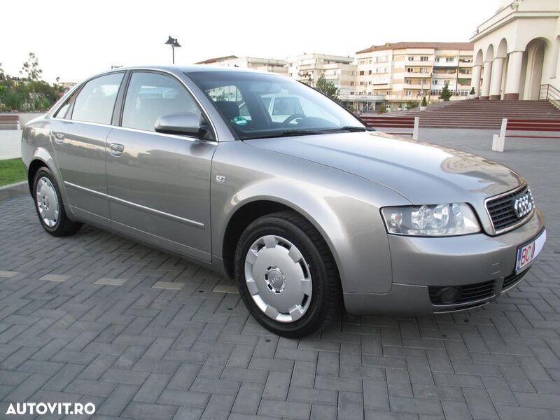 Gri Utilizat 2004 Audi A4 Berlinǎ | 2.999 EUR (Scump) - Imagine 1/4