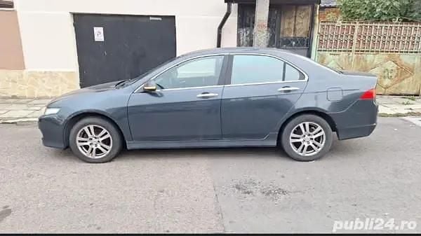 Second-hand Honda Accord 155 CP (114 kW) 2006 Berlinǎ