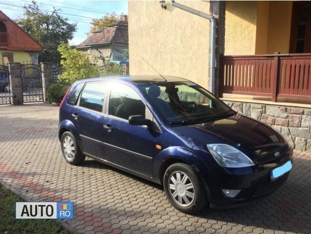 Second-hand Ford Fiesta Trend+ 80 CP (58 kW) 2002 Albastru metalizat Hatchback