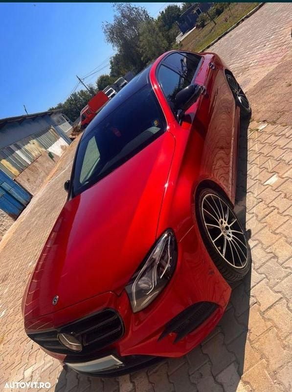 Culoarerosu Utilizat 2018 Mercedes E220 AMG line Berlinǎ | 28.000 EUR (Preț OK) - Imagine 1/4