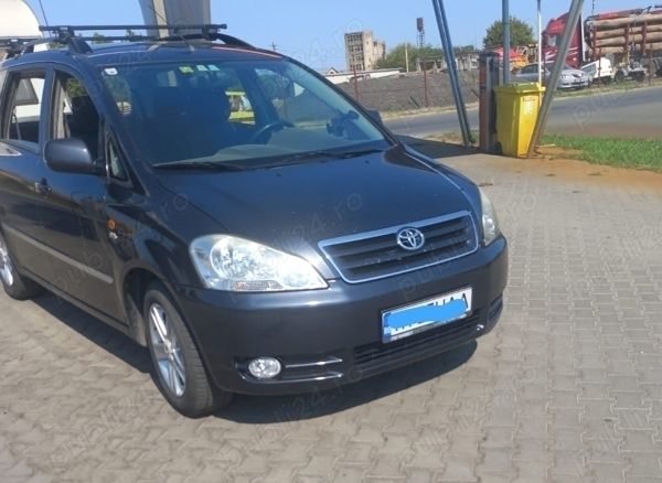 Utilizat 2004 Toyota Avensis Verso Monovolum | 3.000 EUR - Imagine 1/2