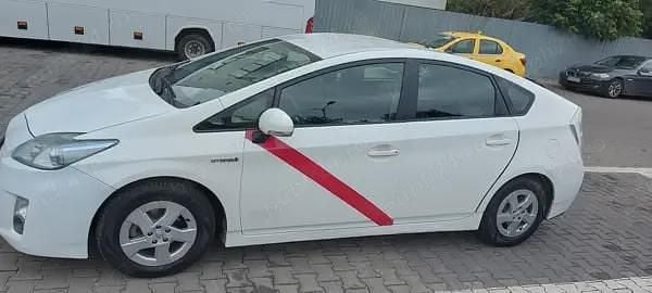 Second-hand Toyota Prius 99 CP (72 kW) 2011 Alb Hatchback