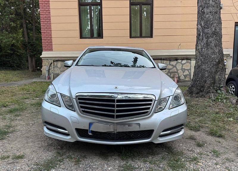 Utilizat 2012 Mercedes E250 Berlinǎ | 10.500 EUR - Imagine 1/4