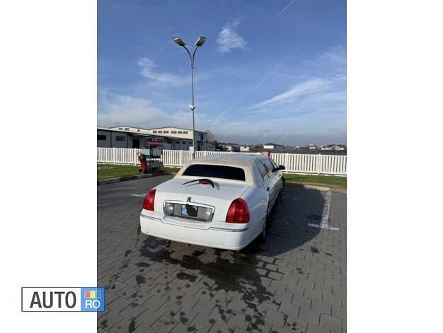Second-hand Lincoln Town Car 240 CP (176 kW) 2005 Alb Berlinǎ