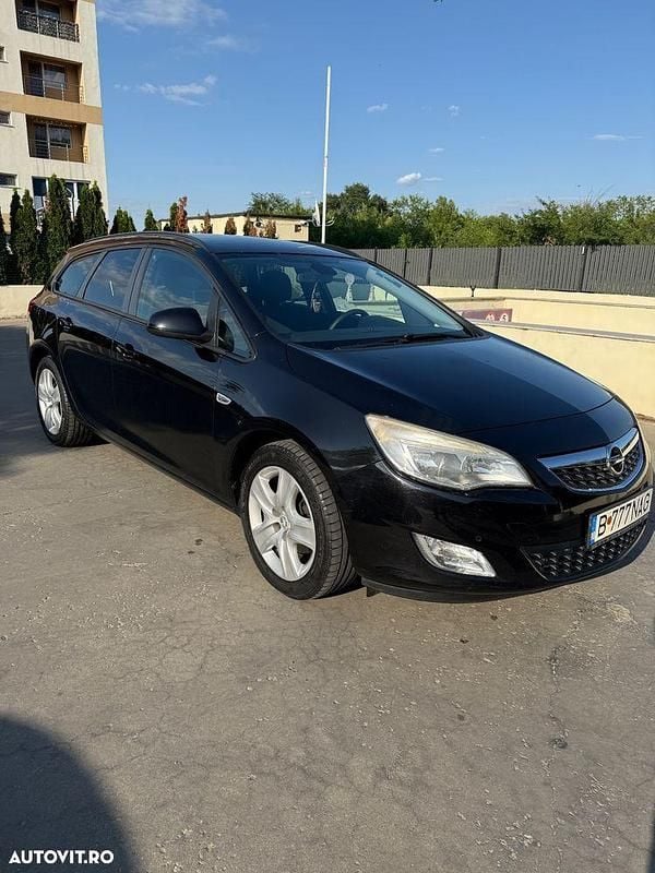 Second-hand Opel Astra Sport 160 CP (117 kW) 2011 Culoarenegru Break
