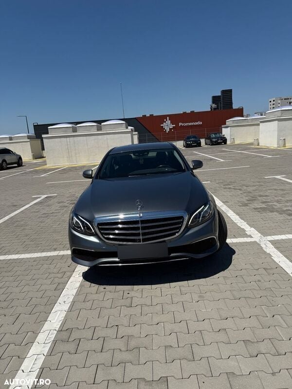 Gri Utilizat 2016 Mercedes E220 Berlinǎ | 25.000 EUR (Preț OK) - Imagine 1/4