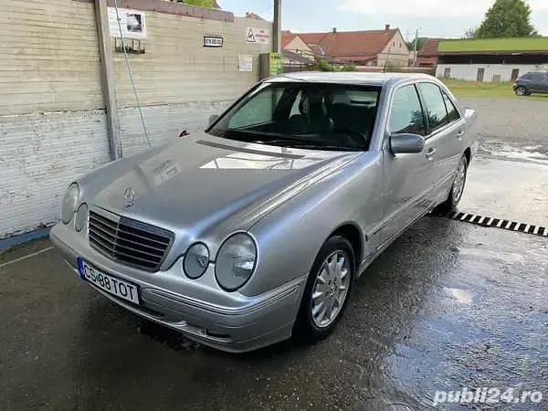 Utilizat 2000 Mercedes E220 Berlinǎ | 2.650 EUR - Imagine 1/4