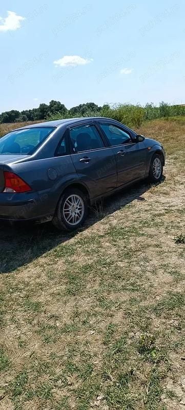 Utilizat 2001 Ford Focus Ghia Berlinǎ | 1.100 EUR (Preț OK) - Imagine 1/4