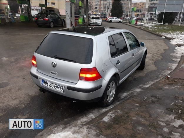 Second-hand VW Golf IV 115 CP (84 kW) 2002 Argintiu