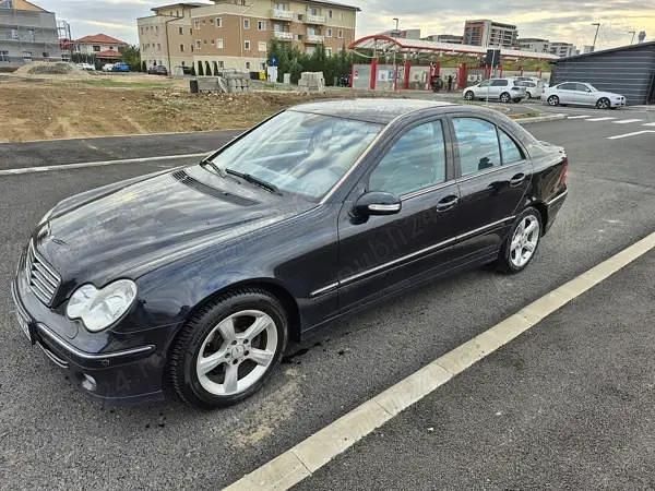 Negru Utilizat 2006 Mercedes C220 Avantgarde Berlinǎ | 4.900 EUR (Scump) - Imagine 1/4