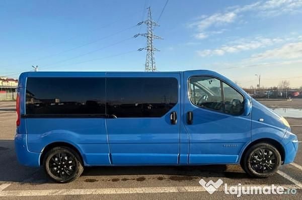 Second-hand Renault Trafic 101 CP (74 kW) 2007 Albastru Monovolum