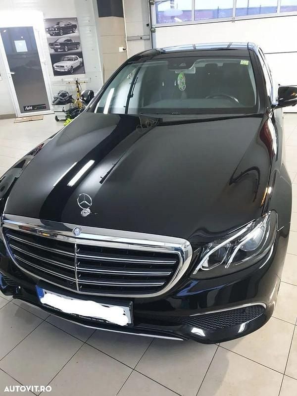 Negru Utilizat 2017 Mercedes E220 Avantgarde Berlinǎ | 22.000 EUR (Super Preț) - Imagine 1/4