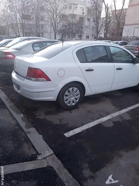 Second-hand Opel Astra 105 CP (77 kW) 2011 Berlinǎ