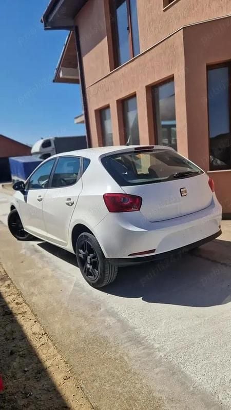 Alb Utilizat 2010 Seat Ibiza Hatchback | 3.390 EUR (Preț OK) - Imagine 1/4