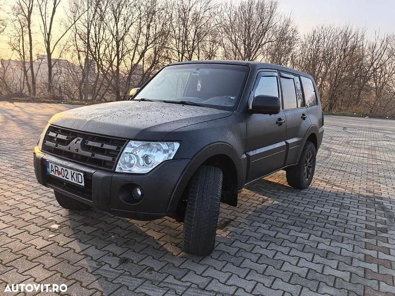 Second-hand Mitsubishi Pajero Instyle 170 CP (125 kW) 2007 Culoarenegru SUV