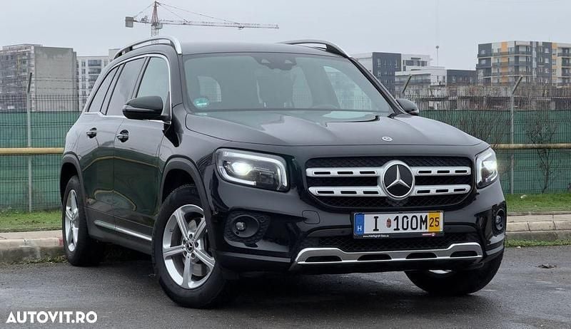 Culoarenegru Utilizat 2023 Mercedes GLB220 Style SUV | 23.900 EUR - Imagine 1/4