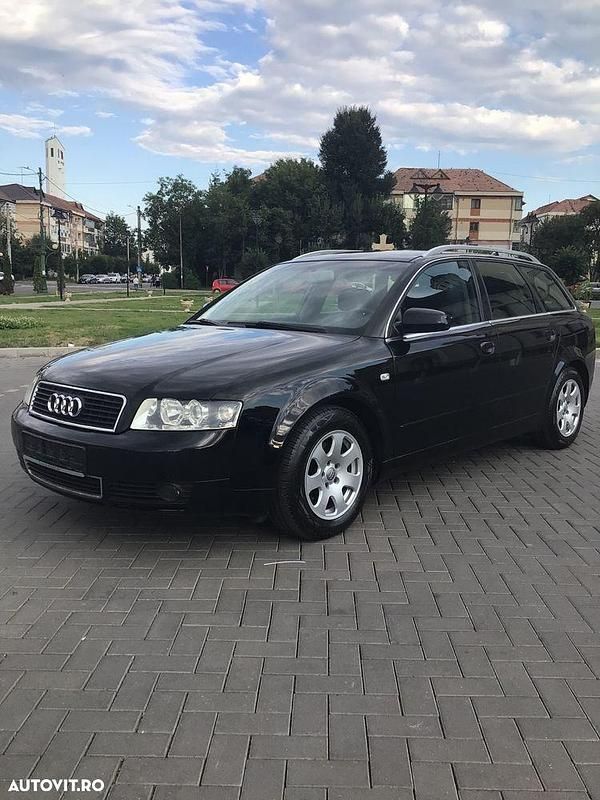 Gri Utilizat 2004 Audi A4 Berlinǎ | 2.999 EUR (Puțin scump) - Imagine 1/4