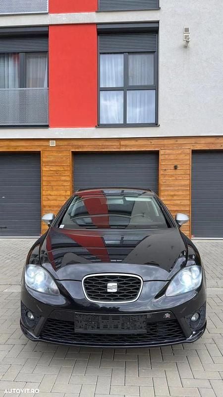 Culoarenegru Utilizat 2011 Seat Leon FR | 4.850 EUR (Preț OK) - Imagine 1/4