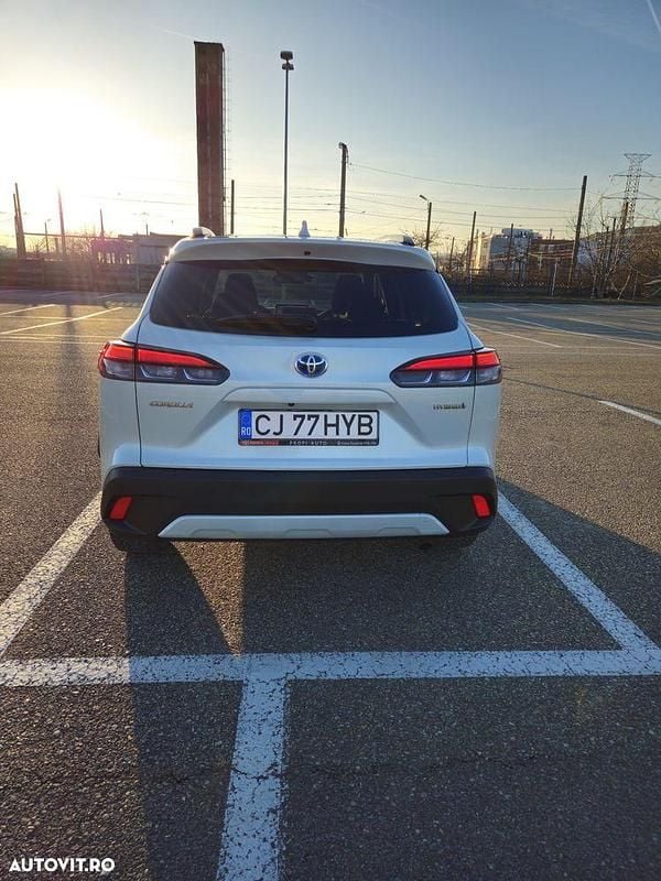 Second-hand Toyota Corolla Cross Active 197 CP (144 kW) 2022 Culoarealb SUV