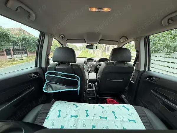 Argintiu Utilizat 2006 Opel Zafira Monovolum | 1.200 EUR (Super Preț) - Imagine 1/4