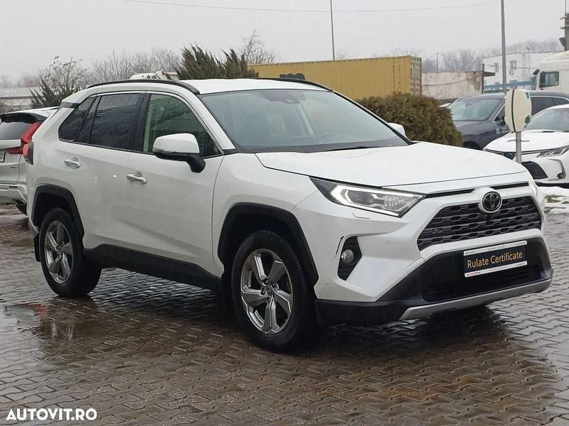 Second-hand Toyota RAV4 Luxury 175 CP (128 kW) 2021 Culoarealb SUV