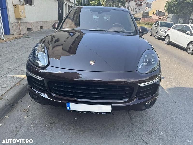 Second-hand Porsche Cayenne 262 CP (192 kW) 2017 Culoaremaro SUV