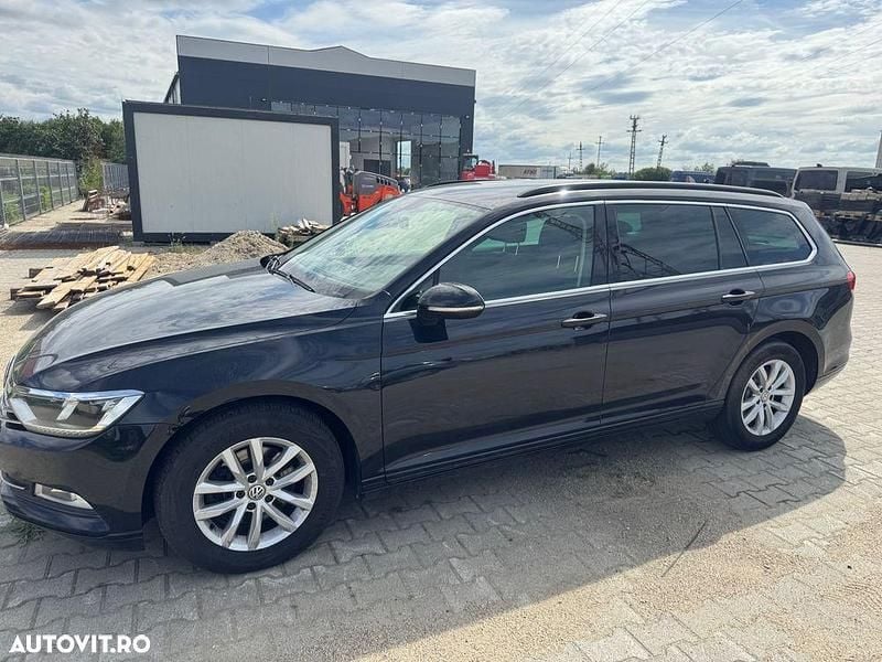 Culoarenegru Utilizat 2017 VW Passat Comfortline Break | 11.200 EUR (Preț bun) - Imagine 1/4
