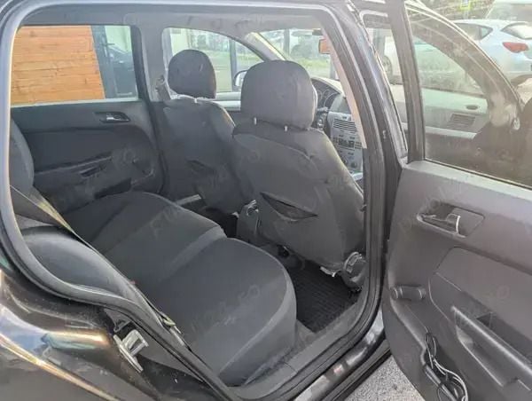 Utilizat 2010 Opel Astra Break | 2.400 EUR (Preț OK) - Imagine 1/4