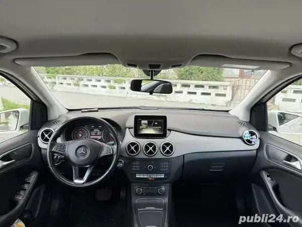 Alb Utilizat 2015 Mercedes B180 Monovolum | 10.500 EUR - Imagine 1/4