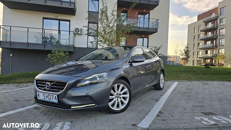 Second-hand Volvo V40 115 CP (84 kW) 2013 Culoarealte culori Hatchback