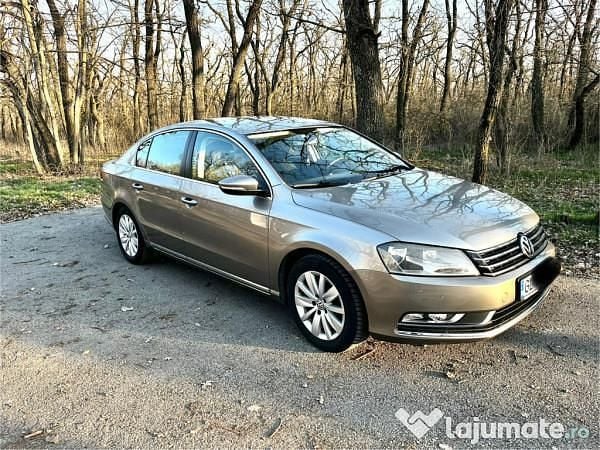 Maro Utilizat 2013 VW Passat Berlinǎ | 7.100 EUR (Preț bun) - Imagine 1/4