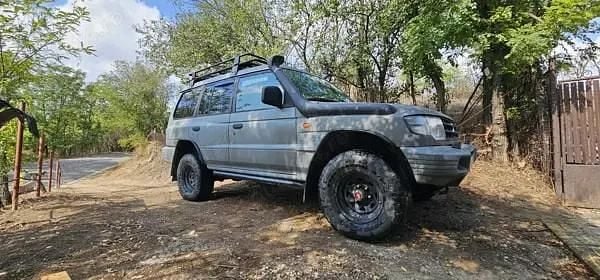 Gri Utilizat 1999 Mitsubishi Pajero SUV | 8.999 EUR - Imagine 1/4