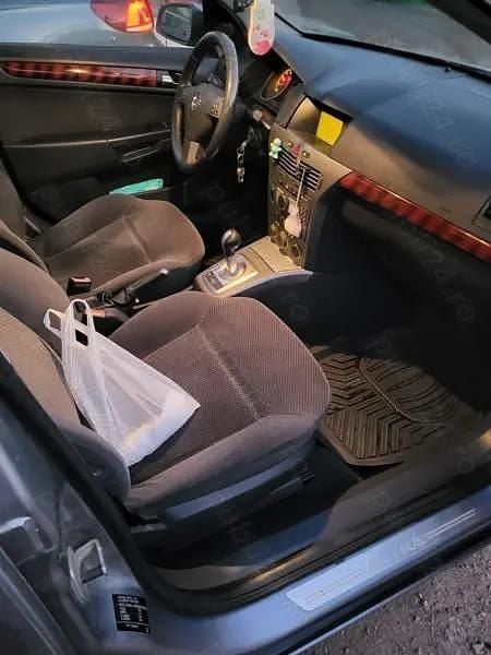 Second-hand Opel Astra 110 CP (80 kW) 2004 Gri Hatchback