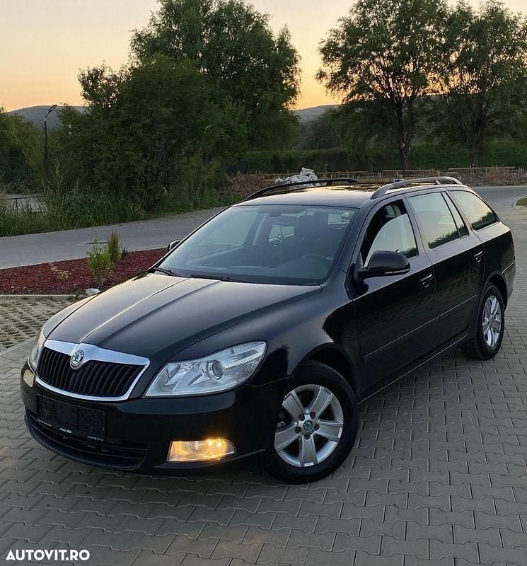Culoarenegru Utilizat 2012 Skoda Octavia Elegance Break | 4.190 EUR (Preț bun) - Imagine 1/4