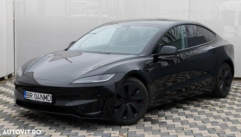 Second-hand Tesla Model 3 377 kW (513 CP) 2024 Culoarenegru Berlinǎ
