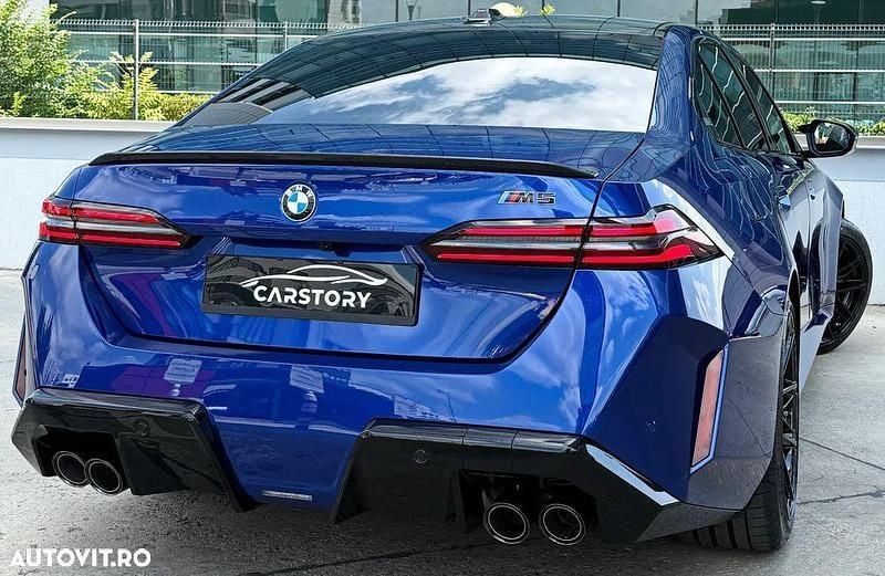 Nouă BMW M5 Shadowline 585 CP (430 kW) 2025 Albastru Berlinǎ
