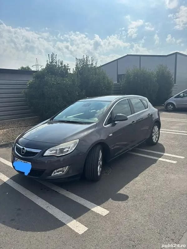 Utilizat 2011 Opel Astra Hatchback | 4.000 EUR - Imagine 1/4