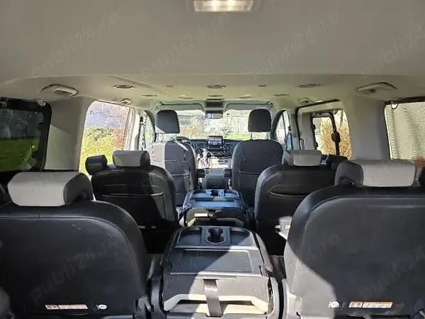Second-hand Ford Tourneo Titanium 185 CP (136 kW) 2020 Auriu Monovolum