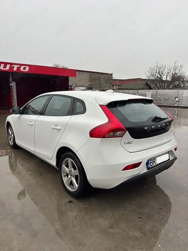 Second-hand Volvo V40 120 CP (88 kW) 2016 Hatchback