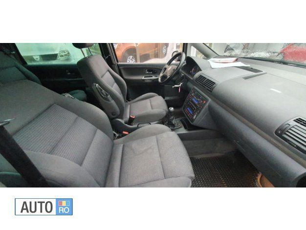 Second-hand VW Sharan 116 CP (85 kW) 2005 Gri Monovolum