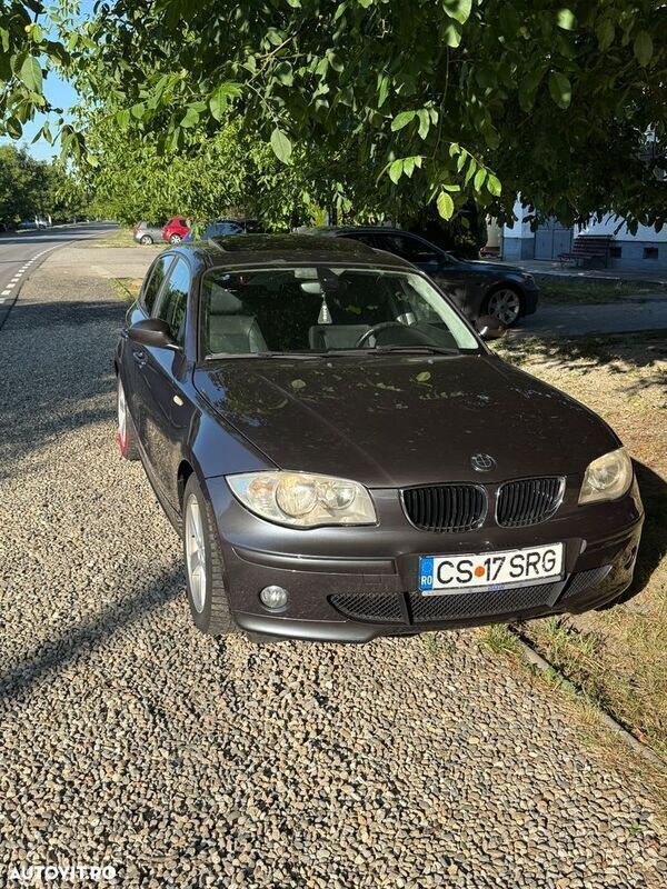 Gri Utilizat 2005 BMW 118 Comfort Edition Hatchback | 3.300 EUR (Preț OK) - Imagine 1/4