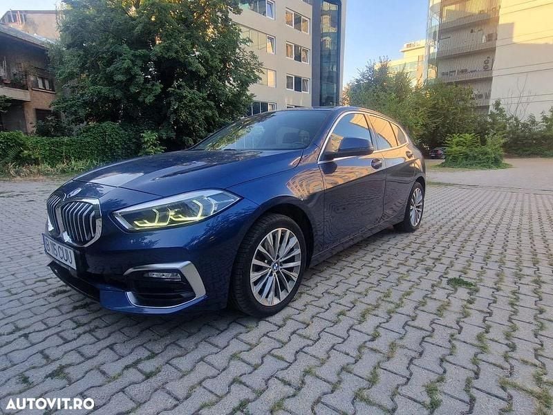 Culoarealbastru Utilizat 2022 BMW 118 Luxury Line Hatchback | 19.999 EUR (Preț bun) - Imagine 1/4