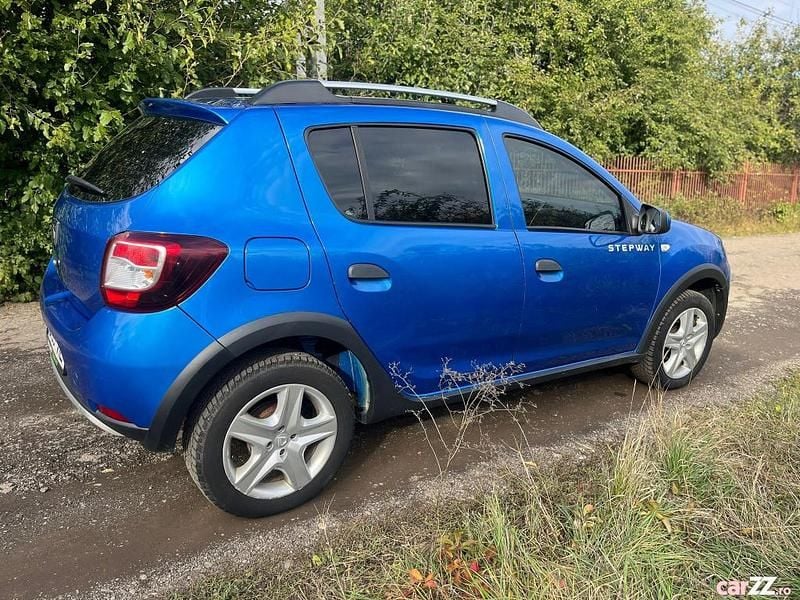 Albastru Utilizat 2015 Dacia Sandero Stepway Hatchback | 6.400 EUR - Imagine 1/4