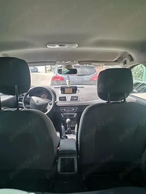 Gri Utilizat 2015 Renault Mégane III Hatchback | 4.500 EUR (Preț bun) - Imagine 1/4