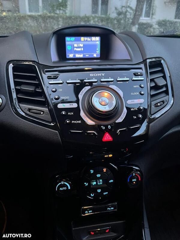 Second-hand Ford Fiesta Titanium 100 CP (73 kW) 2017 Roșu Hatchback