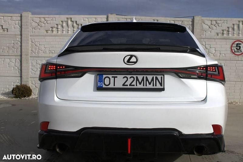 Second-hand Lexus IS250 Sport Line 208 CP (152 kW) 2014 Alb Berlinǎ