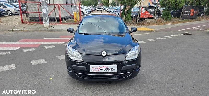 Culoarenegru Utilizat 2011 Renault Mégane GrandTour Bose Edition Break | 4.750 EUR (Preț OK) - Imagine 1/4