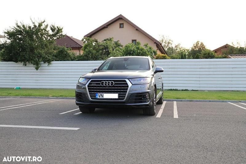 Gri Utilizat 2019 Audi Q7 S-Line SUV | 32.600 EUR (Super Preț) - Imagine 1/4