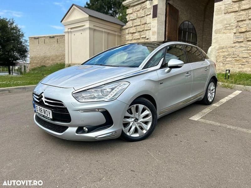 Second-hand Citroën DS5 Sport Chic 160 CP (117 kW) 2014 Culoareargint Hatchback